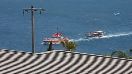 Deniz Ortasında Kalan Tur Teknesi Kurtarıldı