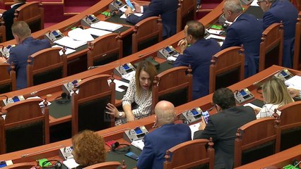 Projektligji për avokatinë/ Përjashtimi i të shkarkuarve, ndesh me vendimin e kushtetueses