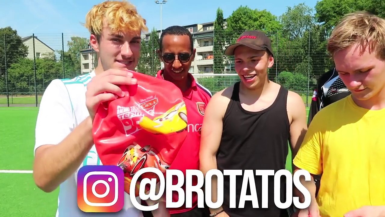 RIESEN PLASTIKBALL HELIUM FUßBALL CHALLENGE!!