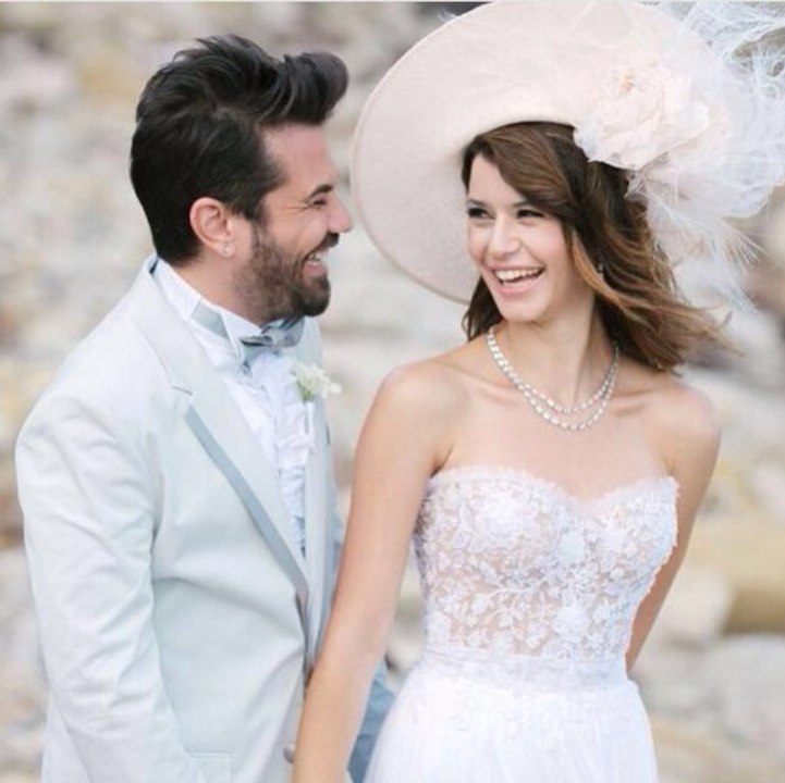 Kenan Doğulu'nun Eşi Beren Saat'li Paylaşımı, Hayranlarına "Aşk Buymuş" Dedirtti