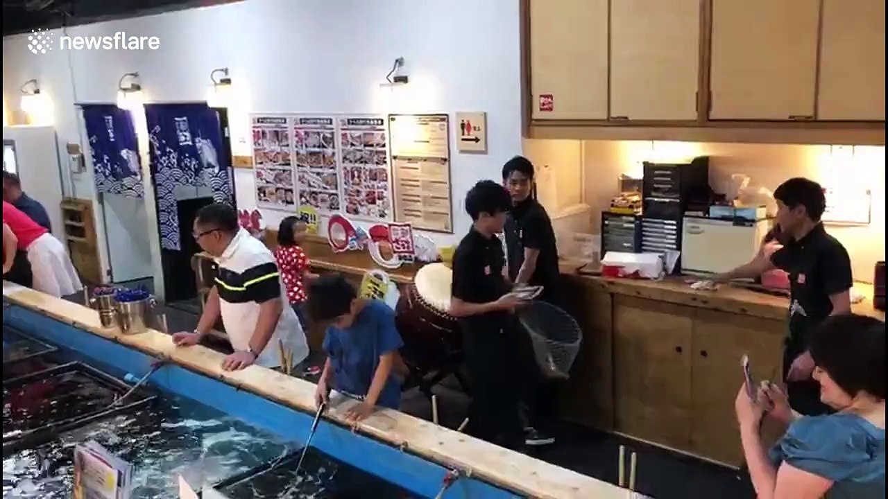 Au japon, tu pêches le poisson que tu manges au restaurant !