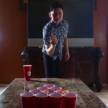 Meilleur Beer Pong du monde !! Il enchaîne les coups comme un pro !