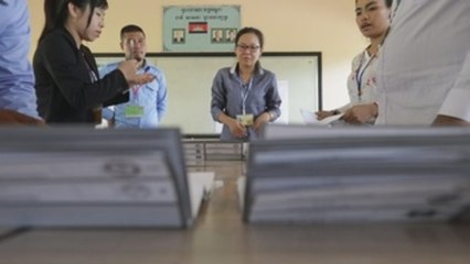 El partido gobernante de Camboya confía en ganar las elecciones bajo sospecha