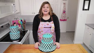 Optical Illusion Geometric Cake Tutorial by Cookies Cupcakes and Cardio