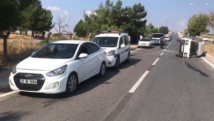 Otomobil Devrilmesi Sonucu Yol Kapandı