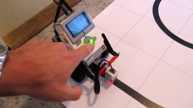 Lego Mindstorms EV3 - Four-Wheel Line Follower