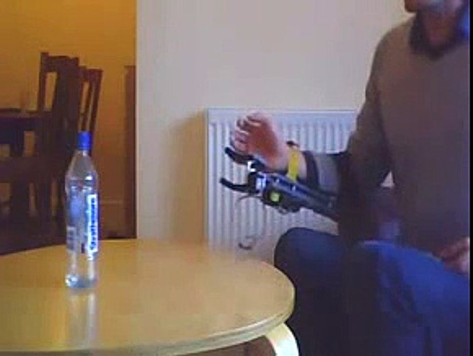 Telescopic Robot Arm Extension with Remote Control