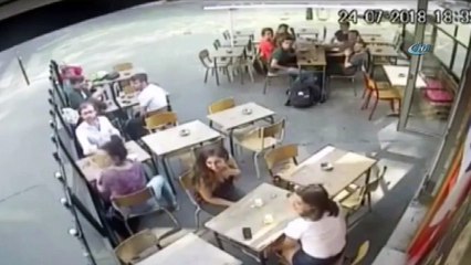 - Paris’te sokak ortasında kadına şiddet  kameraya yansıdı