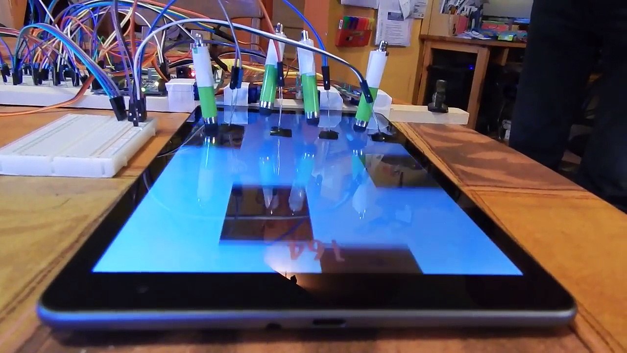 Arduino vs Piano Tiles 2 (servo edition)
