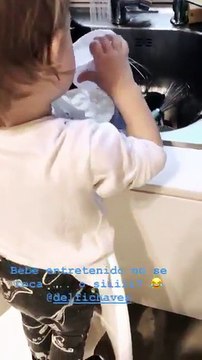 BALTA lavando los vasos y tomando agua - 29 de Julio