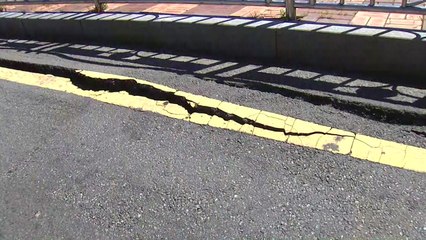 폭염에 다리 기울고 선로도 '뚝' 끊겨 KTX 지연 출발 / YTN