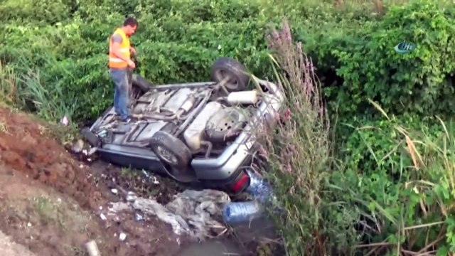 Otomobil Takla Atıp Dereye Uçtu: 4 Yaralı