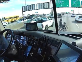 Considerate truck driver helps stranded motorcyclist on Chicago highway