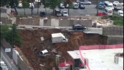 İstanbul Ümraniye'de İstinat Duvarı Çöktü