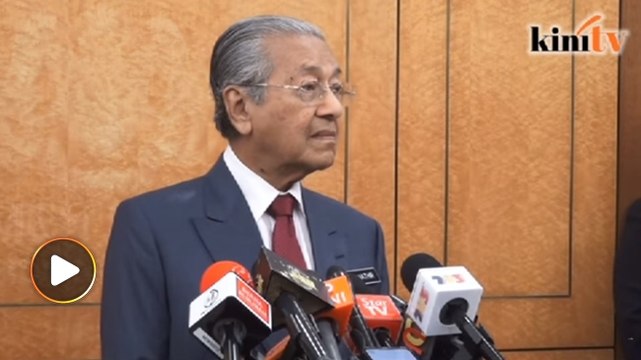 Pelajaran komunis dalam buku teks? Ini jawab Dr M