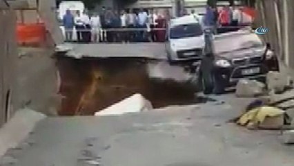 İstinat duvarı çöktü, otomobil çukura böyle yuvarlandı