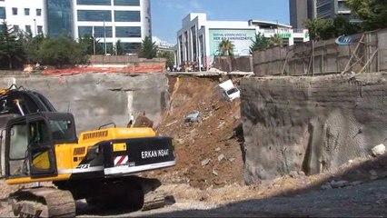 Ümraniye’de istinat duvarı çöktü, araçlar içine düştü