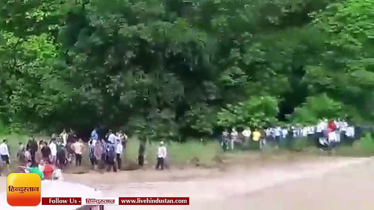 उत्तराखंड- हल्द्वानी में नाले में बही बस, 28 यात्री बाल-बाल बचे