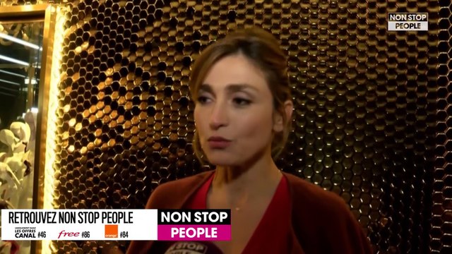 François Hollande très drôle : Julie Gayet se confie amoureusement sur son humour