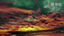 An amazing evening sunset appeared in Lanzhou on Monday after days of rain. The video shows the Yellow River and the city glowing red and yellow.