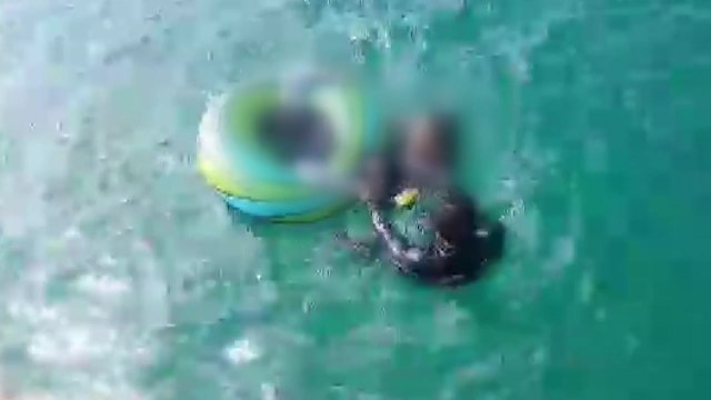 너울성 파도에 떠밀려 표류...40대 부부 구조 / YTN