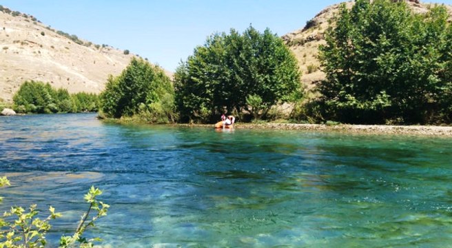 Nehirde Mahsur Kalan Anne ve Oğlunu İtfaiye Kurtardı