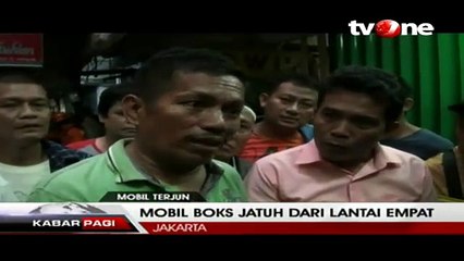 Mobil Box Terjun Bebas dari Lantai 4 Pasar Cipulir