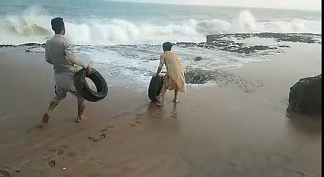 Un pneu et des vagues et c'est l'éclate !