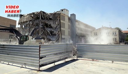 (30 Temmuz 2018) BİR TARİH SONA ERDİ  ESKİ ADLİYE BİNASI ÇEVRE GÜVENLİ ALINARAK YIKILDI…