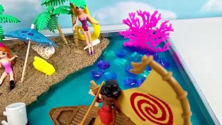 Fun at the Mini Ocean Beach w/ Elsa Anna Ariel Moana DIY Diorama for Kids