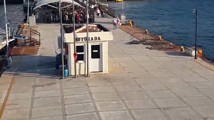 Büyükada iskelesinde yaşanan koşuşturmayı seslendiren adam