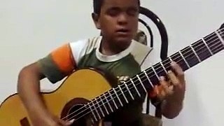 Niño Tocando Titanic Con Guitarra