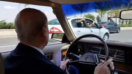 Bahçeli'nin klasik aracıyla Ankara gezisi