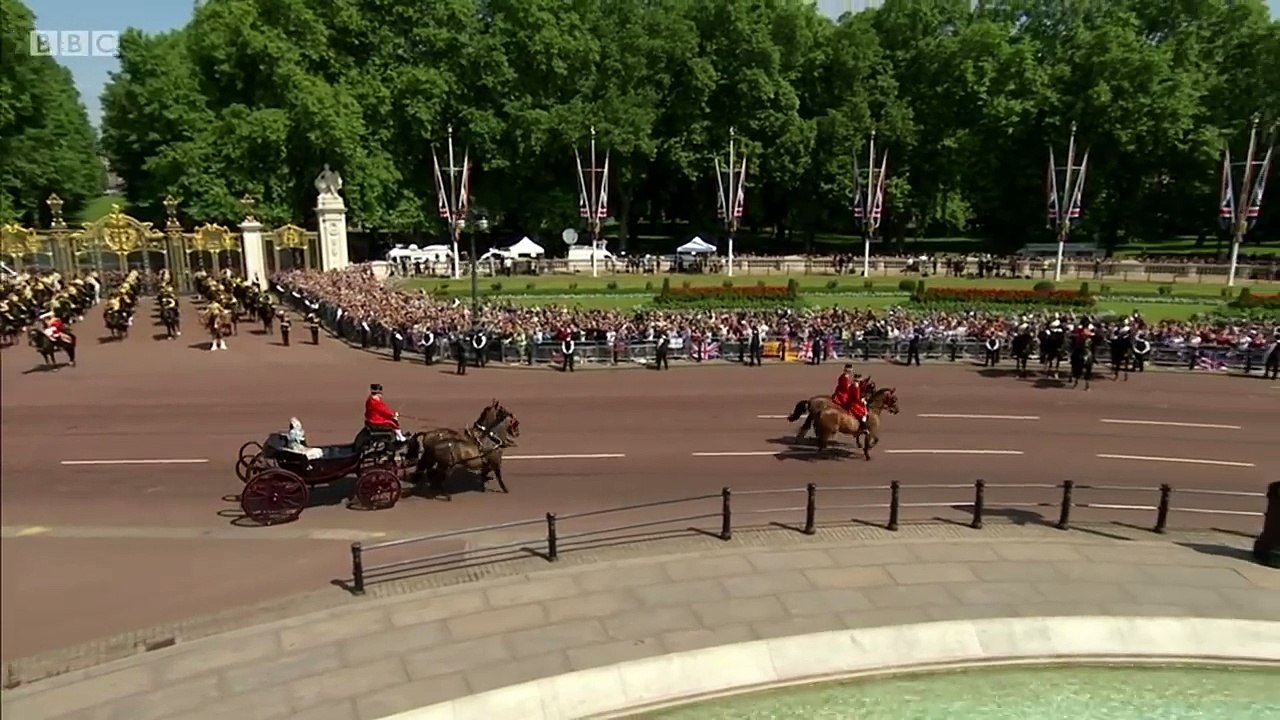 Royals join Queen at birthday parade - BBC News