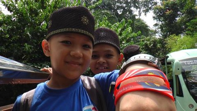 Invoking the M’sian spirit on a zoo trip