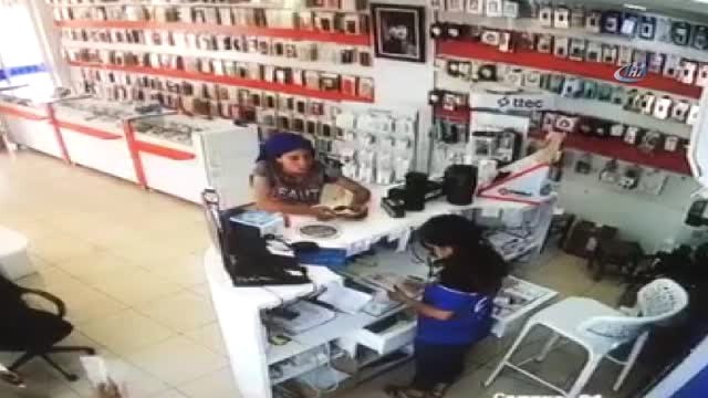 Cep Telefonu Hırsızlık Anları Kameralara Böyle Yansıdı