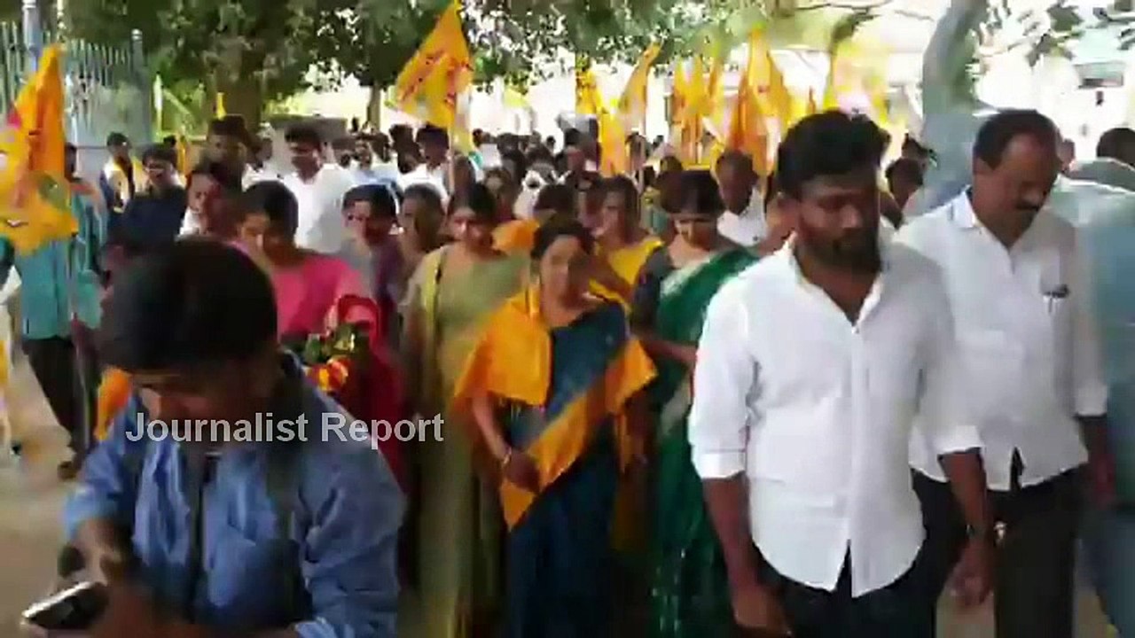 Paritala sunitha, Sreeram rally with TDP leaders in Venkatapuram