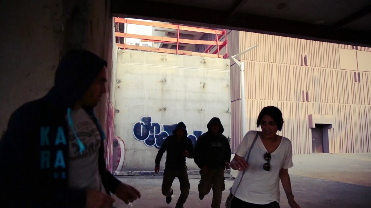 Krav Maga Street Defense Paris - riposte sur attaque avec arme femme et homme