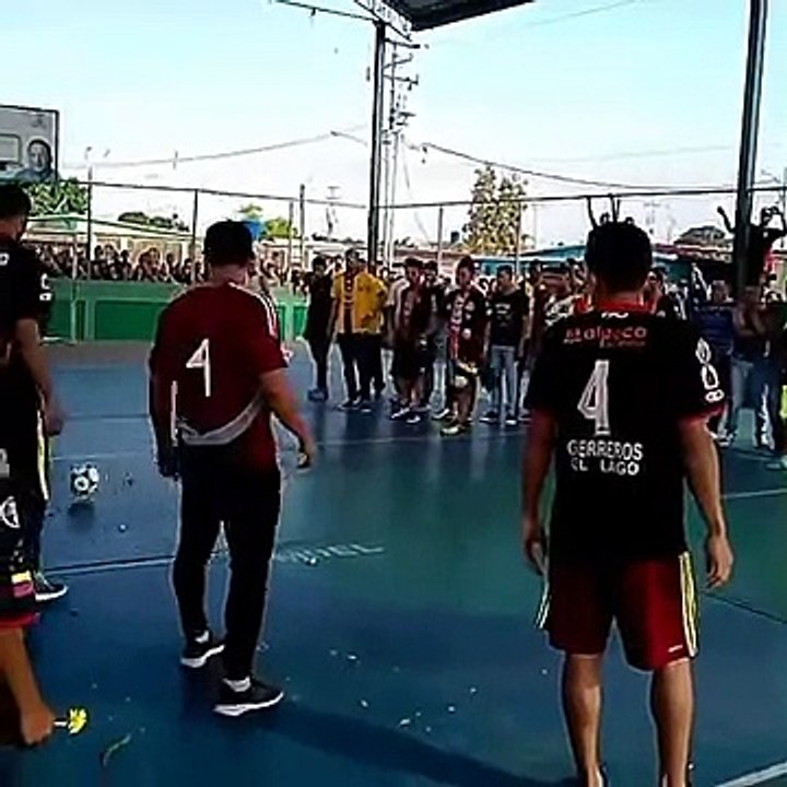 Ils font marquer un dernier but à leur ami décédé (Venezuela)
