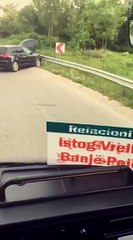 Vetaksidentohet një veturë në Banjë të Pejës, lëndohet një person