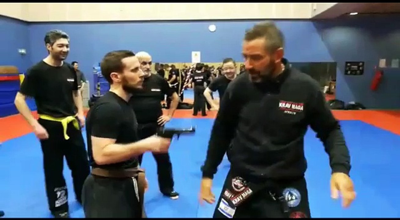 Krav Maga Street Defense Paris désarmement pistolet