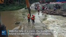 Two kids who had high fever and needed immediate medical treatment were trapped in floods in north China! Local firefighters rushed to help. They managed to get