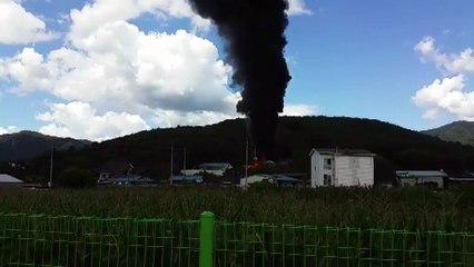 포천 플라스틱 야적장에서 화재...재활용품 100톤 불에 타 / YTN