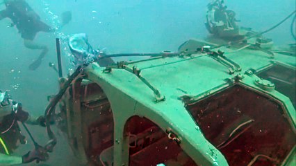 Líbano afunda tanques para atrair mergulhadores