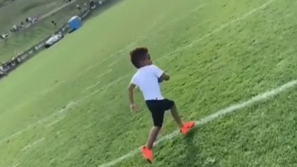 Little Ben tosses perfect pass to Little AB at Steelers camp