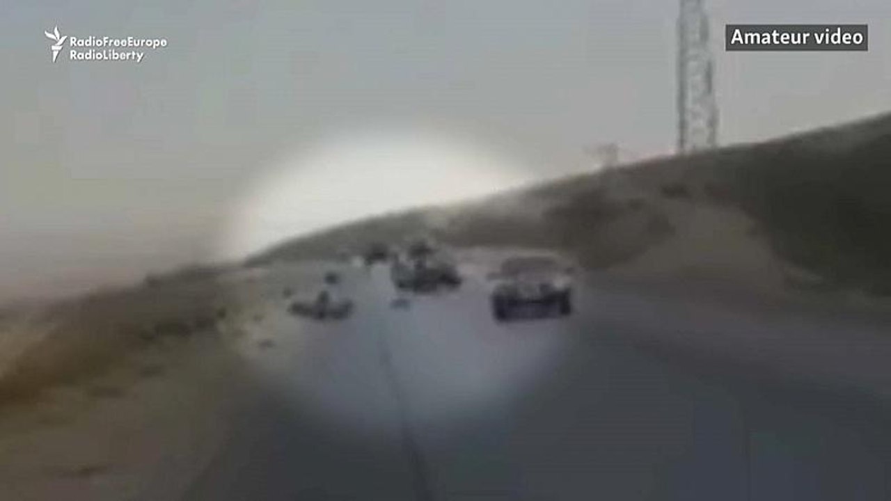 Auto rast in Fahrradtouristen - vier tot