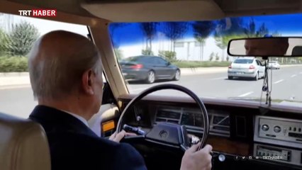 MHP Genel Başkanı Bahçeli klasik aracı ile başkent caddelerini gezdi