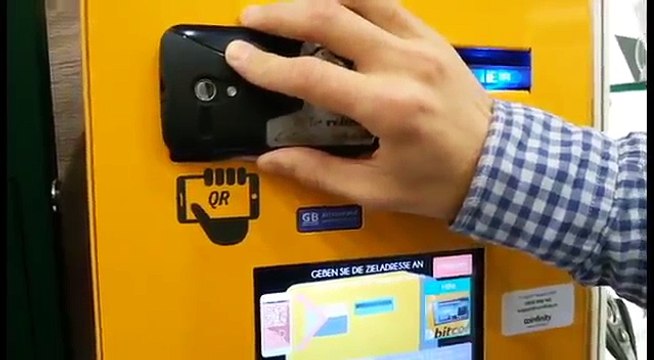Bitcoins kaufen am Bitcoin-Automaten von Coinfinity, Hauptbahnhof Wien
