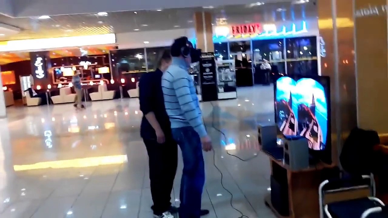 [HUMOUR] Un russe essaye le casque oculus rift dans un magasin.