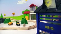 Vidéo en français pour enfants des jouets en bois: le train a un accident